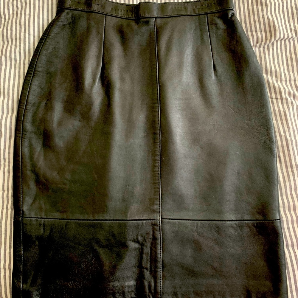 VINTAGE Black Leather Pencil Skirt (8)